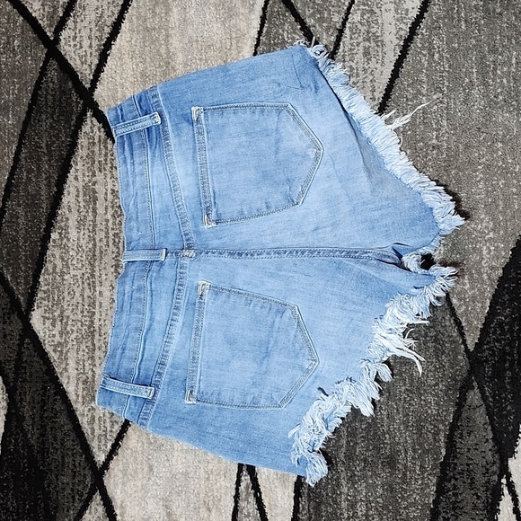 KANCAN LOS ANGELES HIGH-WAISTED RAW-EDGE ZIP-FLY DENIM JEAN SHORTS - Picture 7 of 12